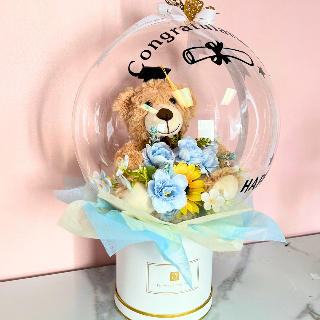 Teddy’s Hug of Pride – Graduation BOBO Balloon Bouquet Blue Close up