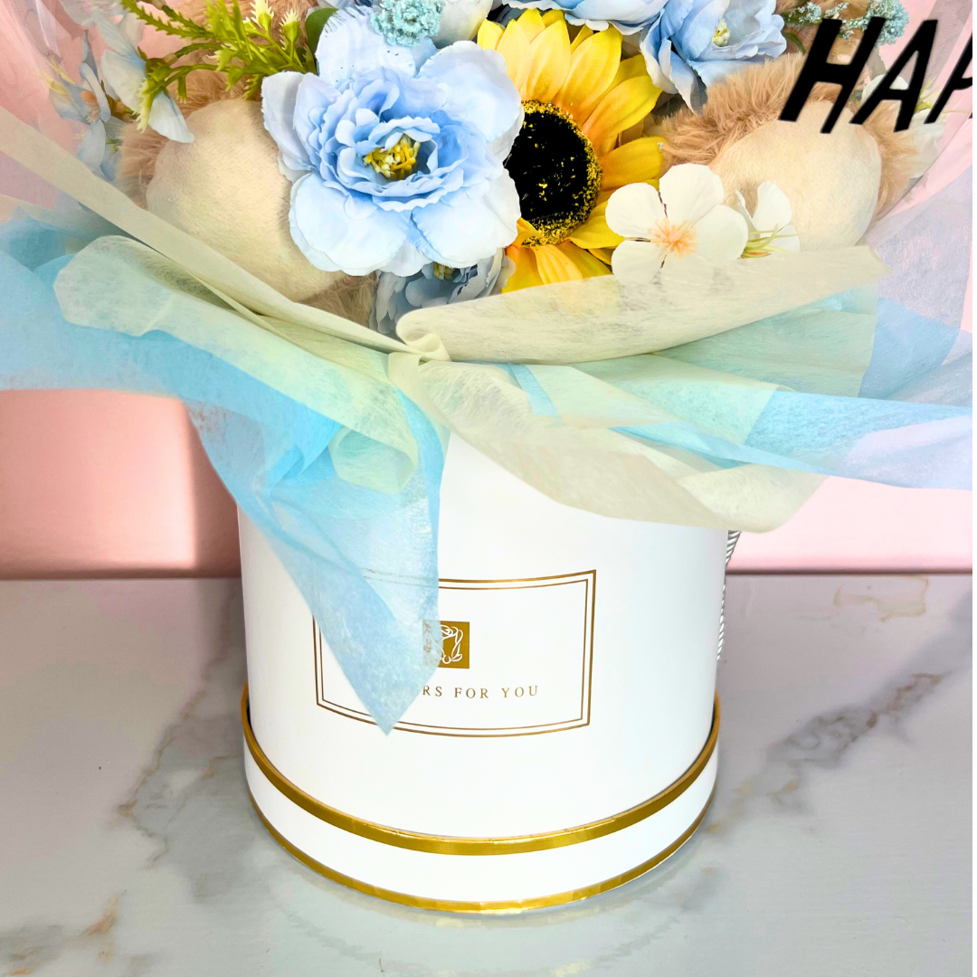 Teddy’s Hug of Pride – Graduation BOBO Balloon Bouquet Blue Close up